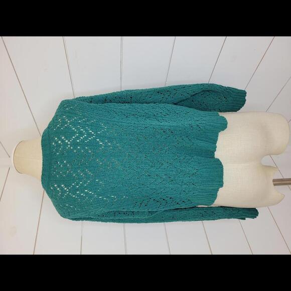 American Eagle Outfitters medium green super soft loose knit cropped sweater - Picture 2 of 5